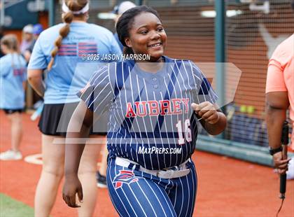 Thumbnail 3 in Robinson vs. Aubrey (UIL Softball 4A D2 Final) photogallery.