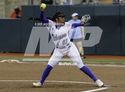 Thumbnail 1 in Robinson vs. Aubrey (UIL Softball 4A D2 Final) photogallery.