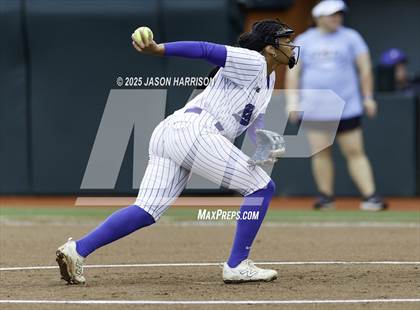 Thumbnail 3 in Robinson vs. Aubrey (UIL Softball 4A D2 Final) photogallery.