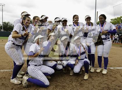 Thumbnail 2 in Robinson vs. Aubrey (UIL Softball 4A D2 Final) photogallery.
