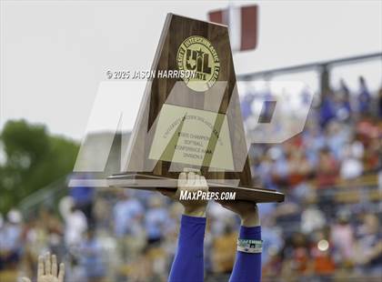 Thumbnail 2 in Robinson vs. Aubrey (UIL Softball 4A D2 Final) photogallery.