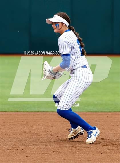 Thumbnail 3 in Robinson vs. Aubrey (UIL Softball 4A D2 Final) photogallery.