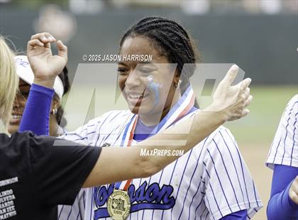Thumbnail 2 in Robinson vs. Aubrey (UIL Softball 4A D2 Final) photogallery.