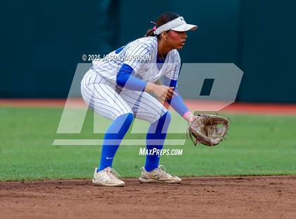 Thumbnail 3 in Robinson vs. Aubrey (UIL Softball 4A D2 Final) photogallery.