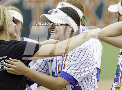 Thumbnail 1 in Robinson vs. Aubrey (UIL Softball 4A D2 Final) photogallery.