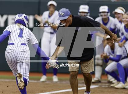 Thumbnail 1 in Robinson vs. Aubrey (UIL Softball 4A D2 Final) photogallery.