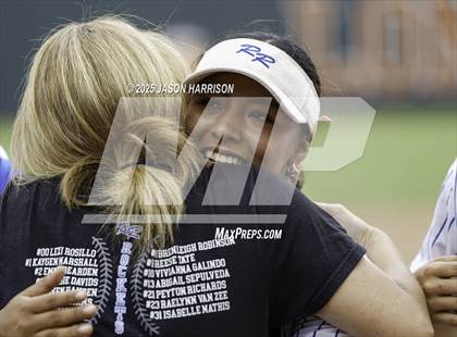 Thumbnail 3 in Robinson vs. Aubrey (UIL Softball 4A D2 Final) photogallery.
