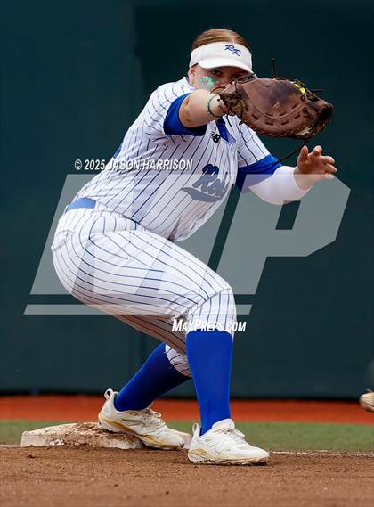 Thumbnail 2 in Robinson vs. Aubrey (UIL Softball 4A D2 Final) photogallery.