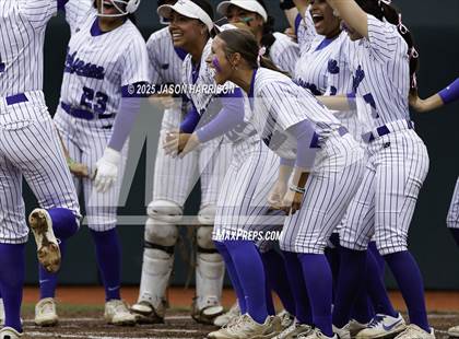 Thumbnail 2 in Robinson vs. Aubrey (UIL Softball 4A D2 Final) photogallery.