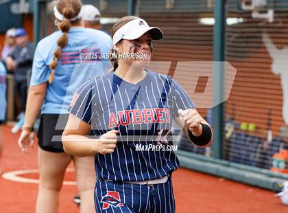 Thumbnail 1 in Robinson vs. Aubrey (UIL Softball 4A D2 Final) photogallery.