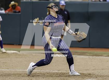 Thumbnail 2 in Robinson vs. Aubrey (UIL Softball 4A D2 Final) photogallery.