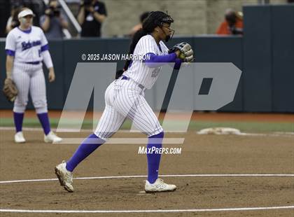 Thumbnail 3 in Robinson vs. Aubrey (UIL Softball 4A D2 Final) photogallery.