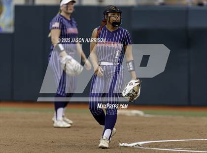 Thumbnail 2 in Robinson vs. Aubrey (UIL Softball 4A D2 Final) photogallery.