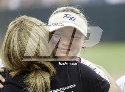Thumbnail 1 in Robinson vs. Aubrey (UIL Softball 4A D2 Final) photogallery.