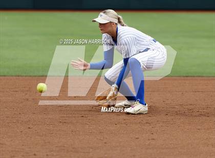 Thumbnail 2 in Robinson vs. Aubrey (UIL Softball 4A D2 Final) photogallery.