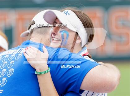 Thumbnail 2 in Robinson vs. Aubrey (UIL Softball 4A D2 Final) photogallery.