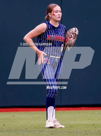 Thumbnail 2 in Robinson vs. Aubrey (UIL Softball 4A D2 Final) photogallery.