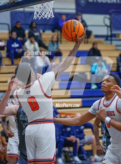 Thumbnail 3 in Millbrook vs. Dutchtown (Lemon Street Classic) photogallery.