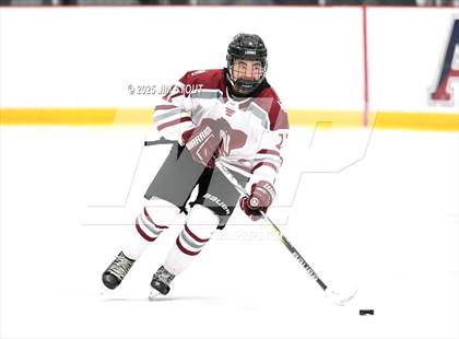 Thumbnail 3 in Loomis vs. St. Paul's (Avon Christmas Classic 5th Place photogallery.