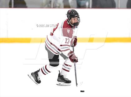 Thumbnail 1 in Loomis vs. St. Paul's (Avon Christmas Classic 5th Place photogallery.