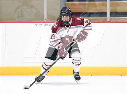 Thumbnail 1 in Loomis vs. St. Paul's (Avon Christmas Classic 5th Place photogallery.