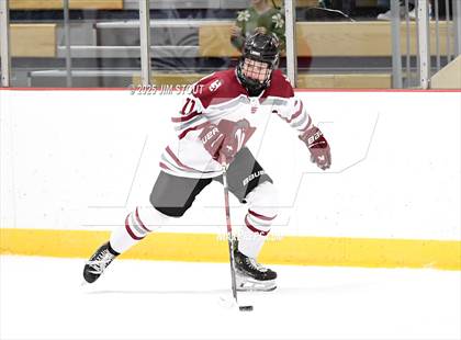 Thumbnail 3 in Loomis vs. St. Paul's (Avon Christmas Classic 5th Place photogallery.