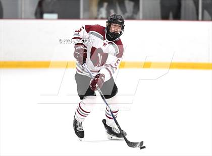 Thumbnail 3 in Loomis vs. St. Paul's (Avon Christmas Classic 5th Place photogallery.