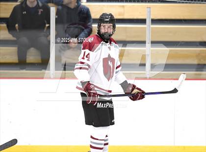 Thumbnail 1 in Loomis vs. St. Paul's (Avon Christmas Classic 5th Place photogallery.