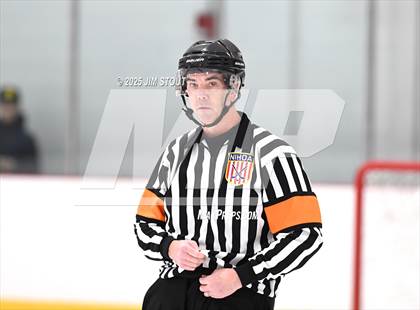 Thumbnail 3 in Loomis vs. St. Paul's (Avon Christmas Classic 5th Place photogallery.