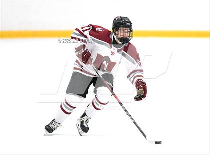 Thumbnail 3 in Loomis vs. St. Paul's (Avon Christmas Classic 5th Place photogallery.