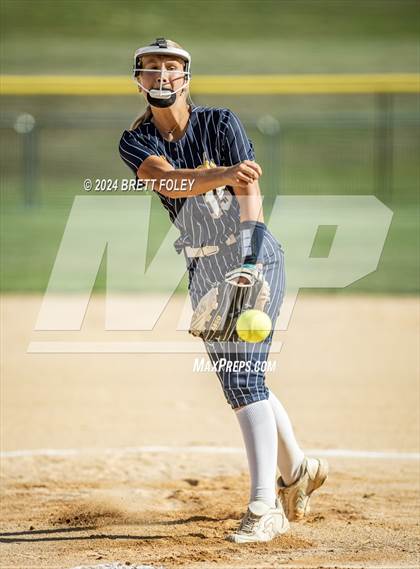 Thumbnail 2 in Mercy vs. Lincoln Southeast photogallery.