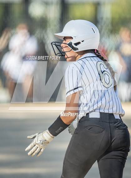 Thumbnail 3 in Mercy vs. Lincoln Southeast photogallery.