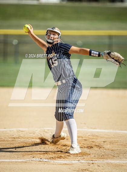 Thumbnail 3 in Mercy vs. Lincoln Southeast photogallery.