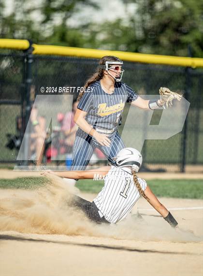 Thumbnail 1 in Mercy vs. Lincoln Southeast photogallery.