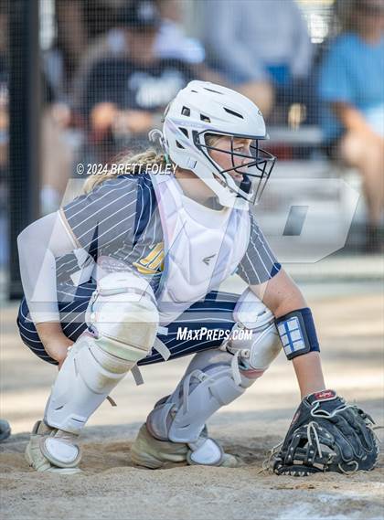 Thumbnail 2 in Mercy vs. Lincoln Southeast photogallery.