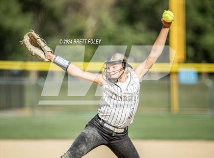 Thumbnail 2 in Mercy vs. Lincoln Southeast photogallery.