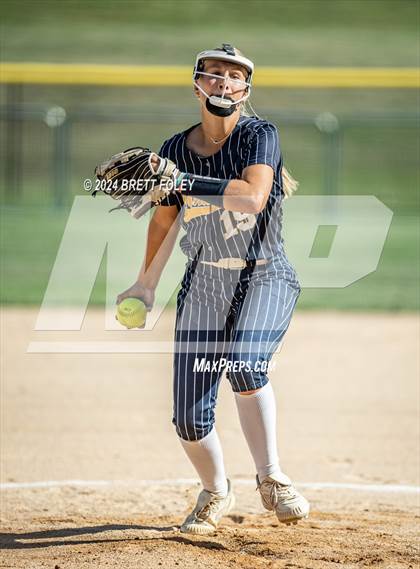 Thumbnail 2 in Mercy vs. Lincoln Southeast photogallery.
