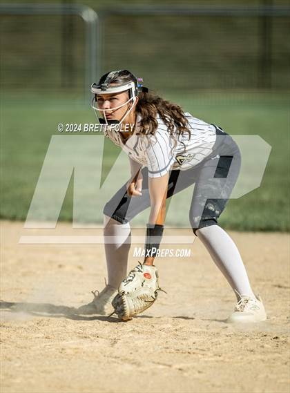 Thumbnail 2 in Mercy vs. Lincoln Southeast photogallery.