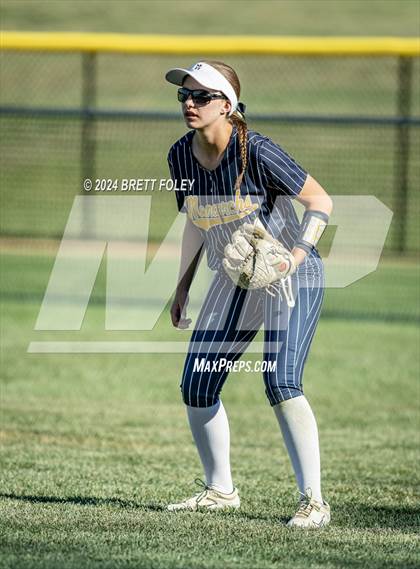 Thumbnail 2 in Mercy vs. Lincoln Southeast photogallery.