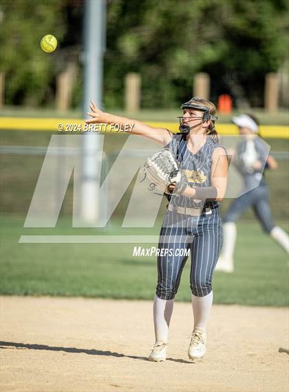 Thumbnail 2 in Mercy vs. Lincoln Southeast photogallery.