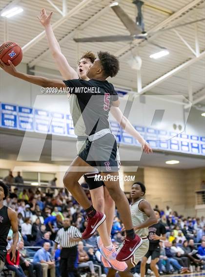 Thumbnail 3 in Sunrise Christian Academy vs. Memphis East photogallery.