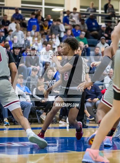 Thumbnail 3 in Sunrise Christian Academy vs. Memphis East photogallery.