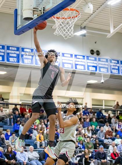 Thumbnail 2 in Sunrise Christian Academy vs. Memphis East photogallery.