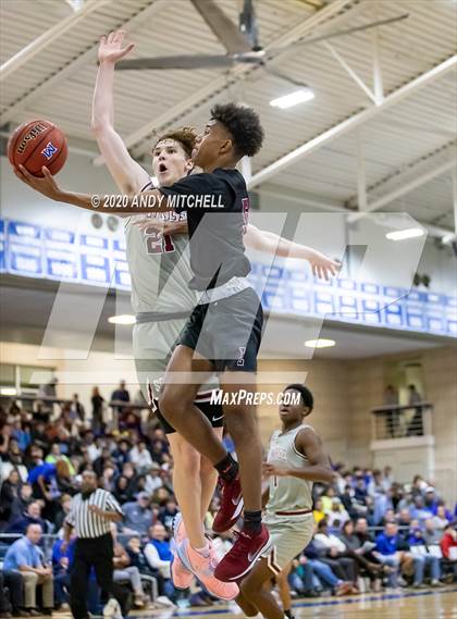 Thumbnail 2 in Sunrise Christian Academy vs. Memphis East photogallery.