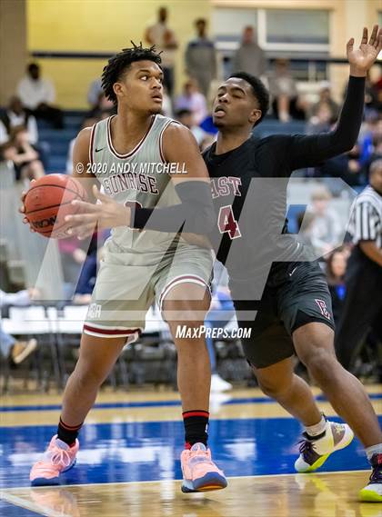 Thumbnail 3 in Sunrise Christian Academy vs. Memphis East photogallery.