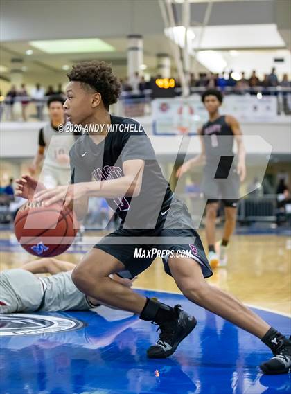 Thumbnail 3 in Sunrise Christian Academy vs. Memphis East photogallery.