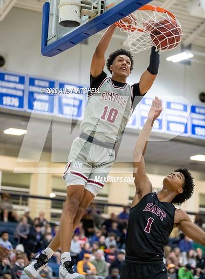 Thumbnail 3 in Sunrise Christian Academy vs. Memphis East photogallery.