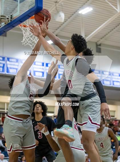 Thumbnail 3 in Sunrise Christian Academy vs. Memphis East photogallery.