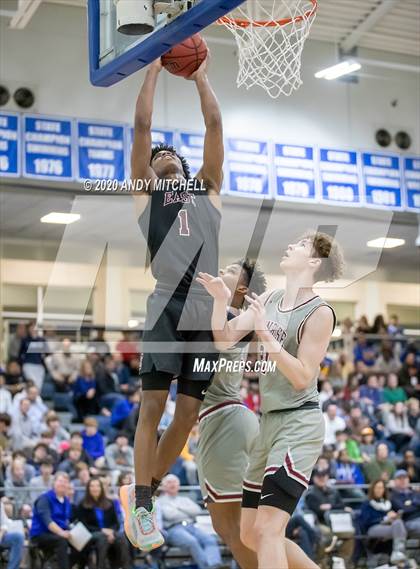 Thumbnail 3 in Sunrise Christian Academy vs. Memphis East photogallery.