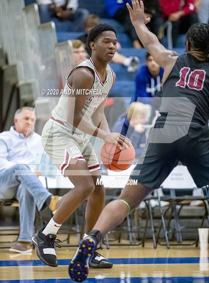 Thumbnail 2 in Sunrise Christian Academy vs. Memphis East photogallery.